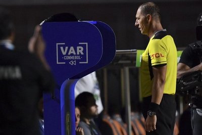 El VAR, para el primer gol - Deportes - ABC Color