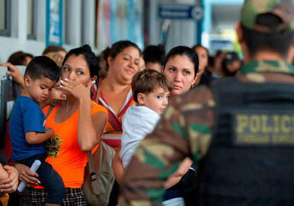 Perú ya exige pasaporte y visado a los venezolanos - ADN Paraguayo