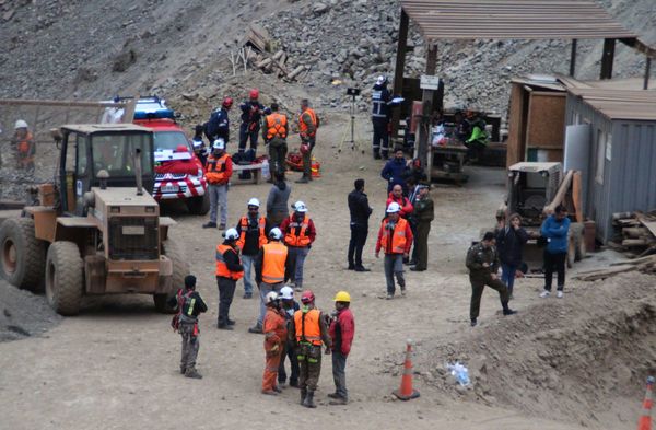 Chile: rescatan con vida a uno de los mineros atrapados y a otro fallecido