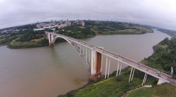 HOY / Mano de obra paraguaya en segundo puente con el Brasil