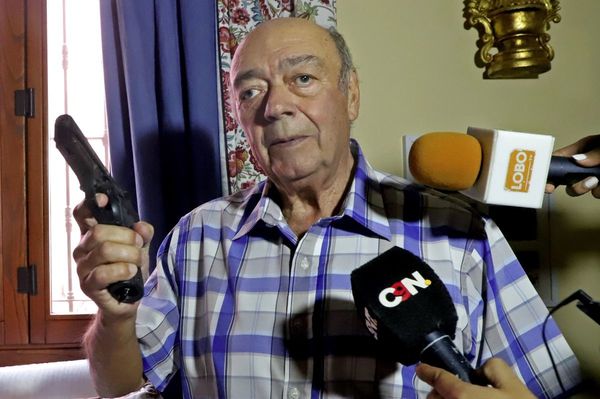 Jaeggli presenta un arma falsa y asegura que acusación es falsa