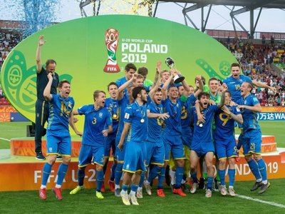 Lunin lleva a Ucrania a su primer título mundialista