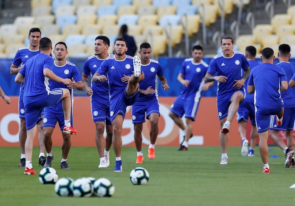 Paraguay reconoce el estadio Maracaná y aguarda el debut