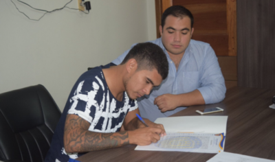 HOY / Vuelve tras una fugaz paso en el fútbol chileno
