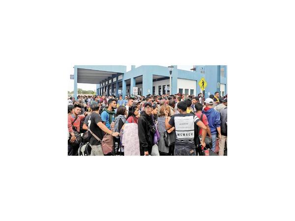 Más de 9.000 venezolanos entraron a Perú en el último día sin visa