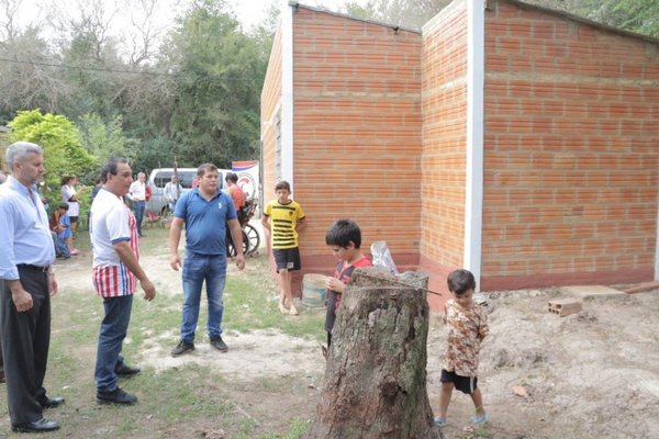 Ayudan a un hombre de la tercera edad que vivía en condiciones inhumanas - Nacionales - ABC Color