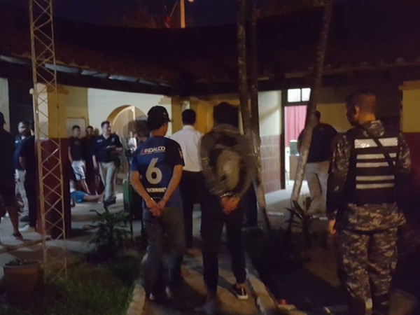 Redada policial deja más de 20 detenidos - Radio 1000 AM