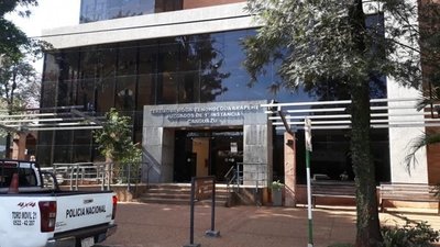 Condenado a 21 años de cárcel por abusar de sus hijas - Nacionales - ABC Color