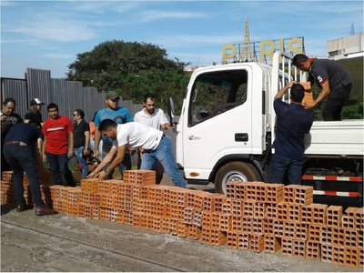 Comuna cierra paso irregular de vehículos en Ciudad del Este