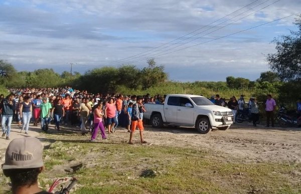 Puerto Casado: sepultan a padre e hijo asesinados - Nacionales - ABC Color