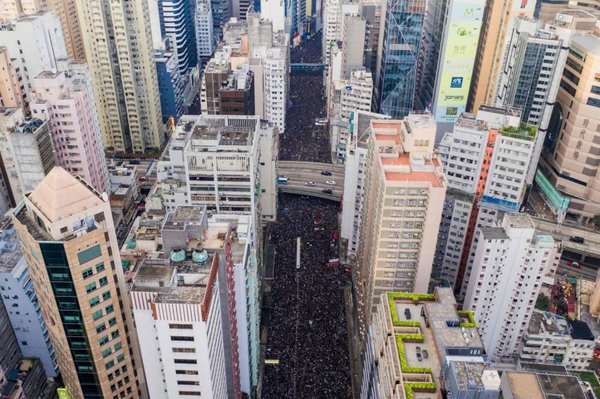 Cientos de miles en calles de Hong Kong, a pesar de retroceso del gobierno - Internacionales - ABC Color