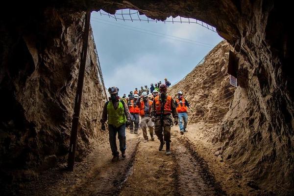 Chile: Un minero rescatado, uno muerto y otro sigue desaparecido tras derrumbe » Ñanduti