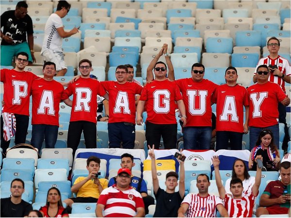 Paraguayos acompañan a la Albirroja en su debut en la Copa América