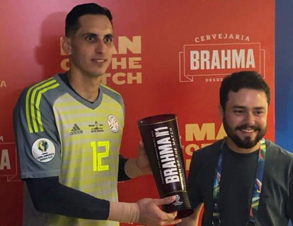 Roberto Junior Fernández fue elegido el mejor jugador del partido
