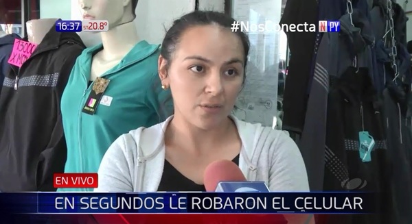 Asaltantes actúan en segundos y se llevan celular de trabajadora | Noticias Paraguay