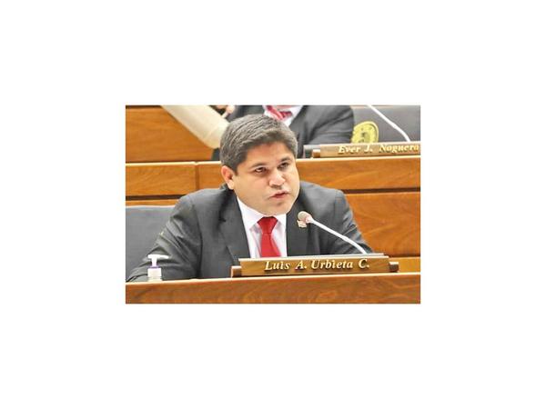 Escrachan al diputado Luis Urbieta y este responde con insultos