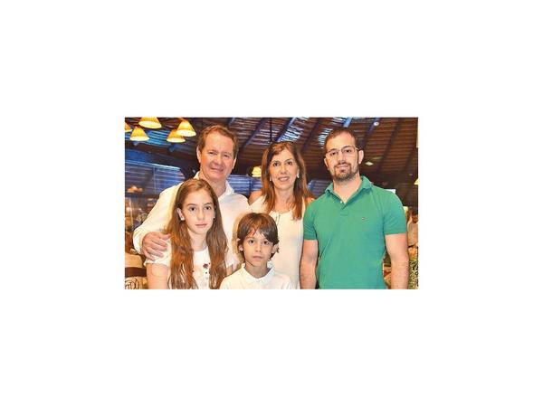 Padres celebraron su día compartiendo en familia