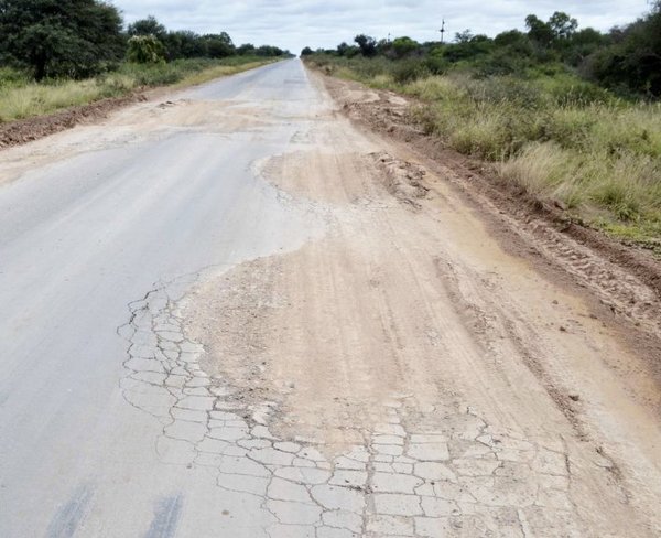 Rellenan con arena varios baches de la Ruta Transchaco - Edicion Impresa - ABC Color