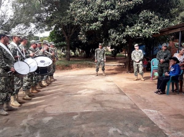 Héroe y padre ejemplar recibe una serenata - Edicion Impresa - ABC Color