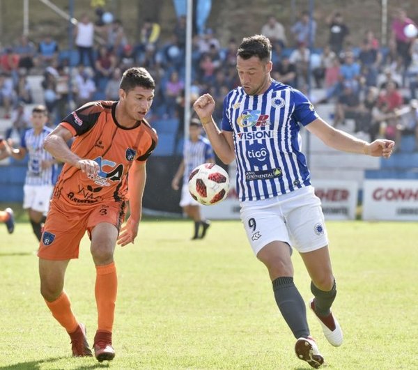 Atyrá despoja al 12 de Octubre de la punta - Deportes - ABC Color