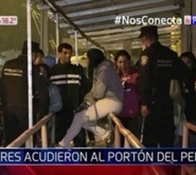 Desesperación de familiares colmó alrededores del penal de Tacumbú - Paraguay.com