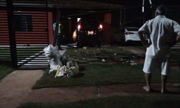 Ebrio atropella vivienda en Franco