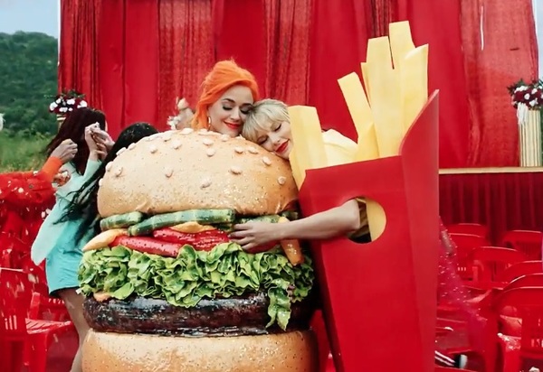 Taylor Swift y Katy Perry son amigas nuevamente en el videoclip “You Need To Calm Down”