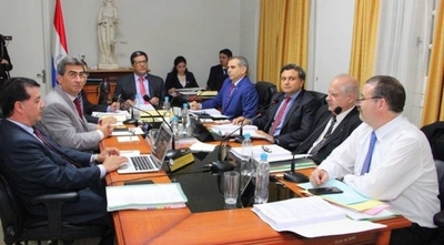HOY / Casañas Levi cuestiona terna y evalúa accionar contra Consejo