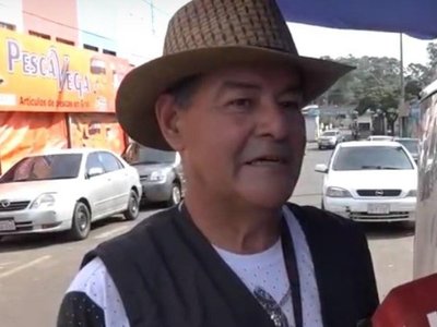 El lomitero que superó la tristeza y cocina bailando