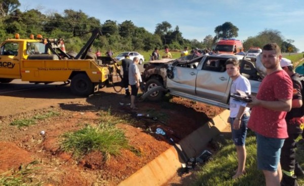 Vuelca luego de evitar impactar contra camioneta