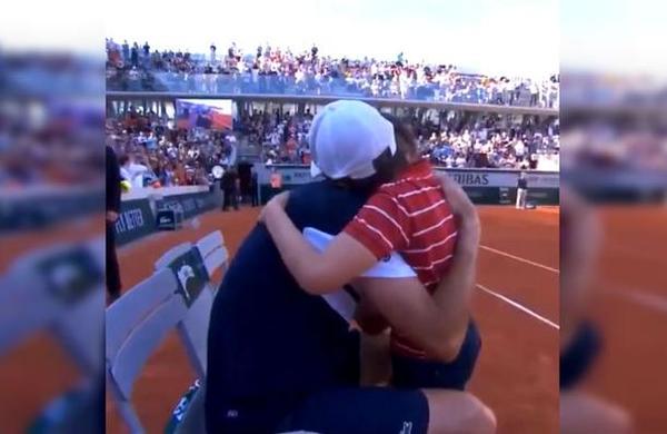 Nicolás Mahut es consolado por su hijo tras caer en Roland Garros - C9N
