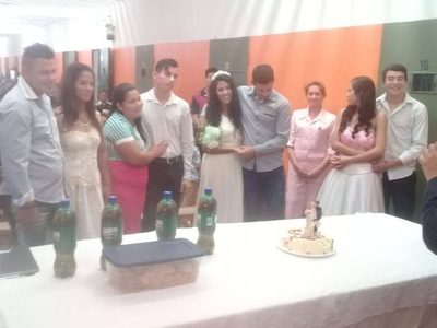 PAREJAS SELLAN SU AMOR EN EL PENAL DE ITAPÚA.