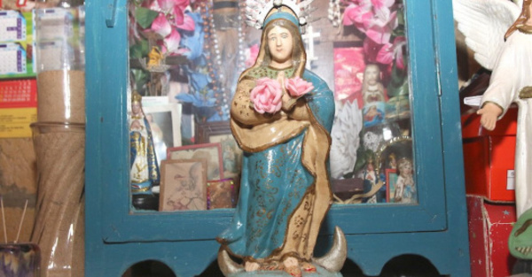 Añeja Virgen de Caacupé es venerada con mucha devoción