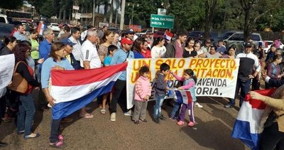 Sanlorenzanos se manifestaron, pero no recibieron respuestas del MOPC - Edicion Impresa - ABC Color