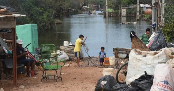 El río baja en Capital, pero no tan rápido como esperan damnificados - Edicion Impresa - ABC Color