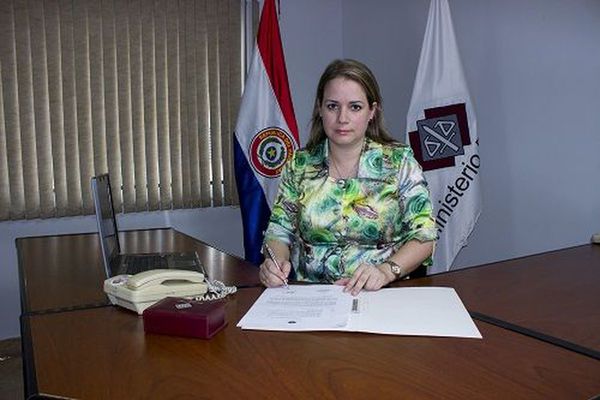 Fiscala acusó a mujer por trata de personas