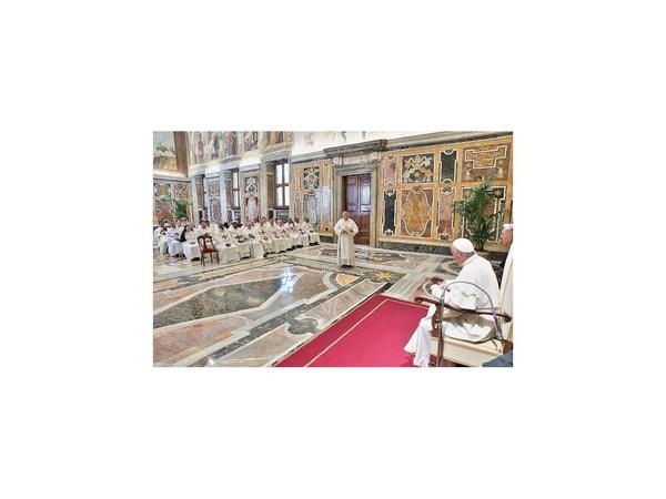 Vaticano  ordenaría hombres casados  para la Amazonia