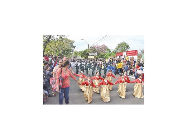 Realizan multitudinario desfile por Paz del Chaco en Trinidad