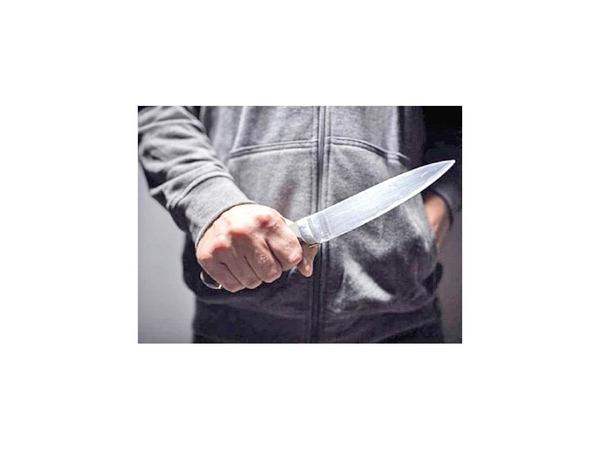 Buscan a hombre por asesinar de una puñalada a padrastro