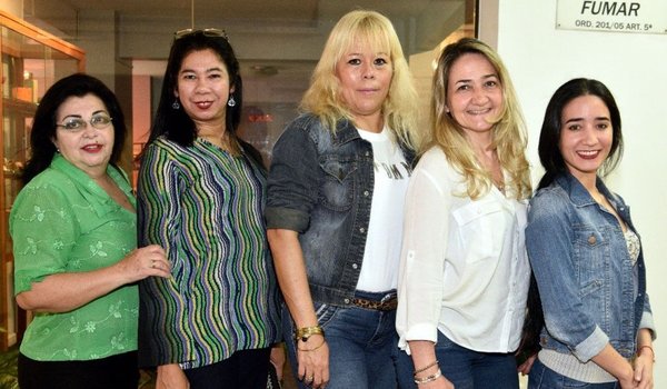 Comedia teatral “Tu madre o yo” - Edicion Impresa - ABC Color