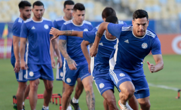 HOY / Berizzo cambiaría medio equipo para medir a la Argentina
