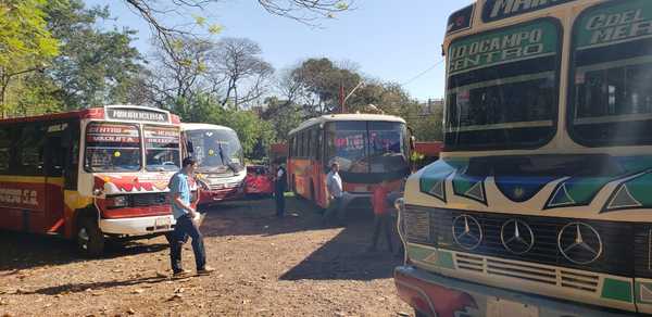 15 buses de CDE retenidos por no contar con documentos en regla