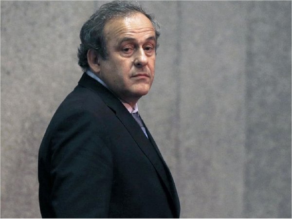 Platini niega en interrogatorio policial las acusaciones contra él