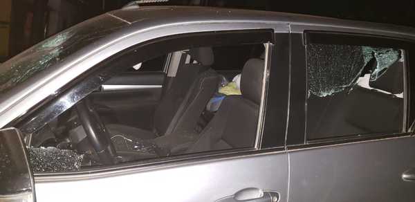 Golpeó a su mujer y reventó dos vehículos porque no querían que maneje borracho