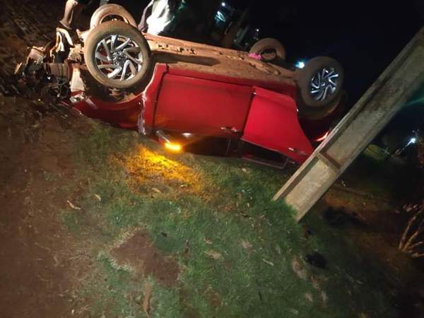 Borracho vuelca vehículo y beba de un año se salva de milagro