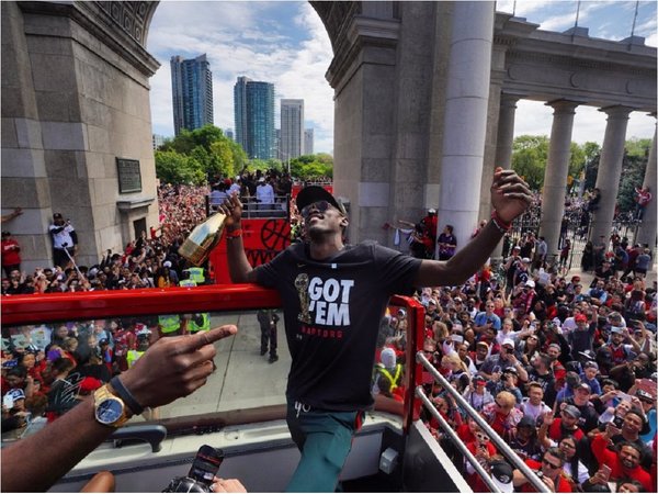 Las celebraciones de los Raptors empañadas por violencia