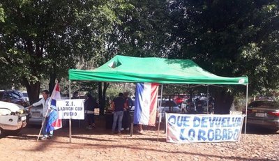 Instalan carpa de la resistencia contra juez zacariísta - Nacionales - ABC Color