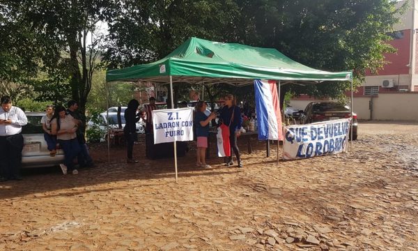 Instalan carpa de la resistencia contra juez que blanqueó a Javier Zacarías
