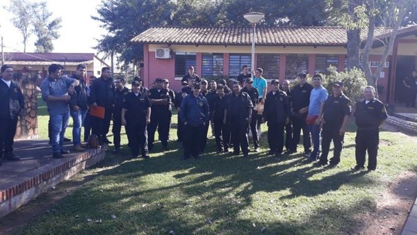 Guardias del IPS exigen pago de salarios y liquidación - Nacionales - ABC Color