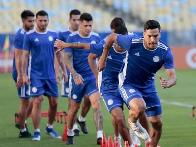 Berizzo cambiaría medio equipo para medir a Argentina